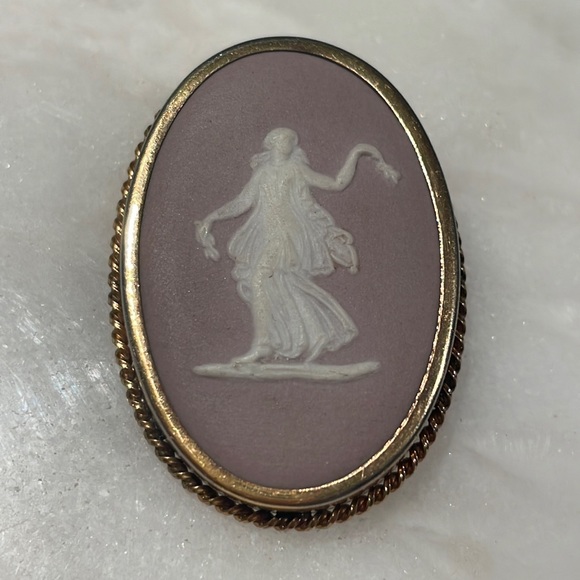 Wedgwood Jewelry - Lovely Vintage Wedgwood Cameo Brooch Pin